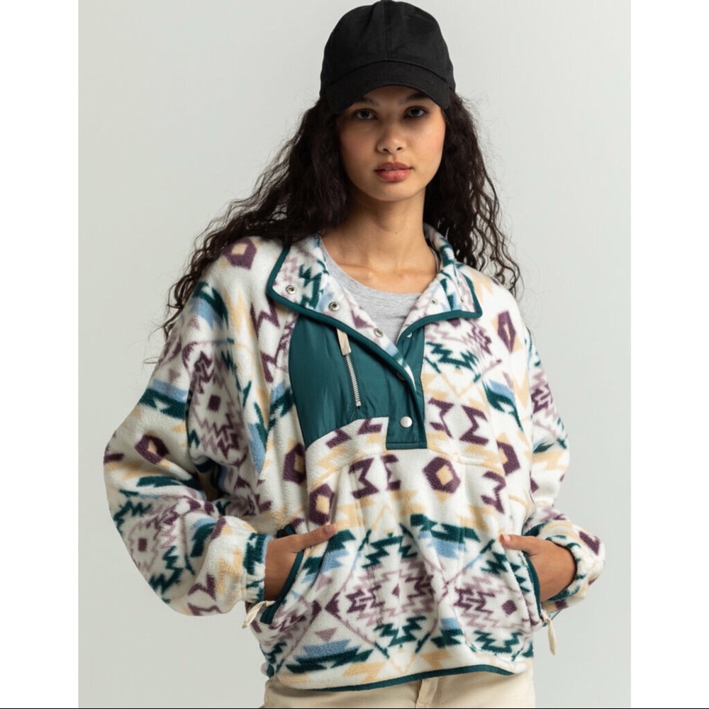 PacSun Tilly’s aztec patterned pullover fleece